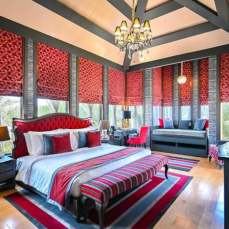 Palavra Resort Al-Manamah Bagian luar foto A bedroom at The Oberoi, Mumbai