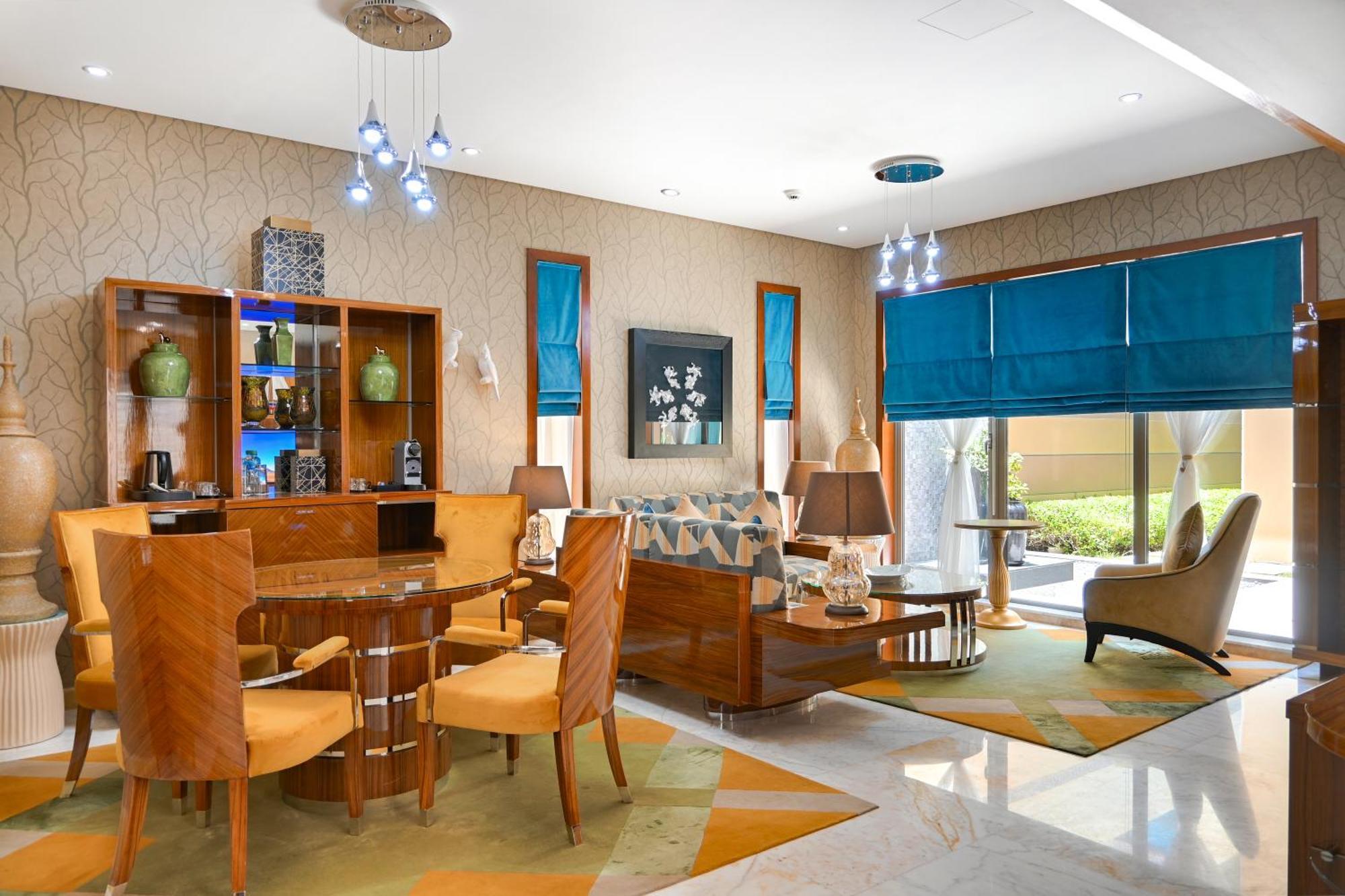Palavra Resort Al-Manamah Bagian luar foto The interior of the lounge
