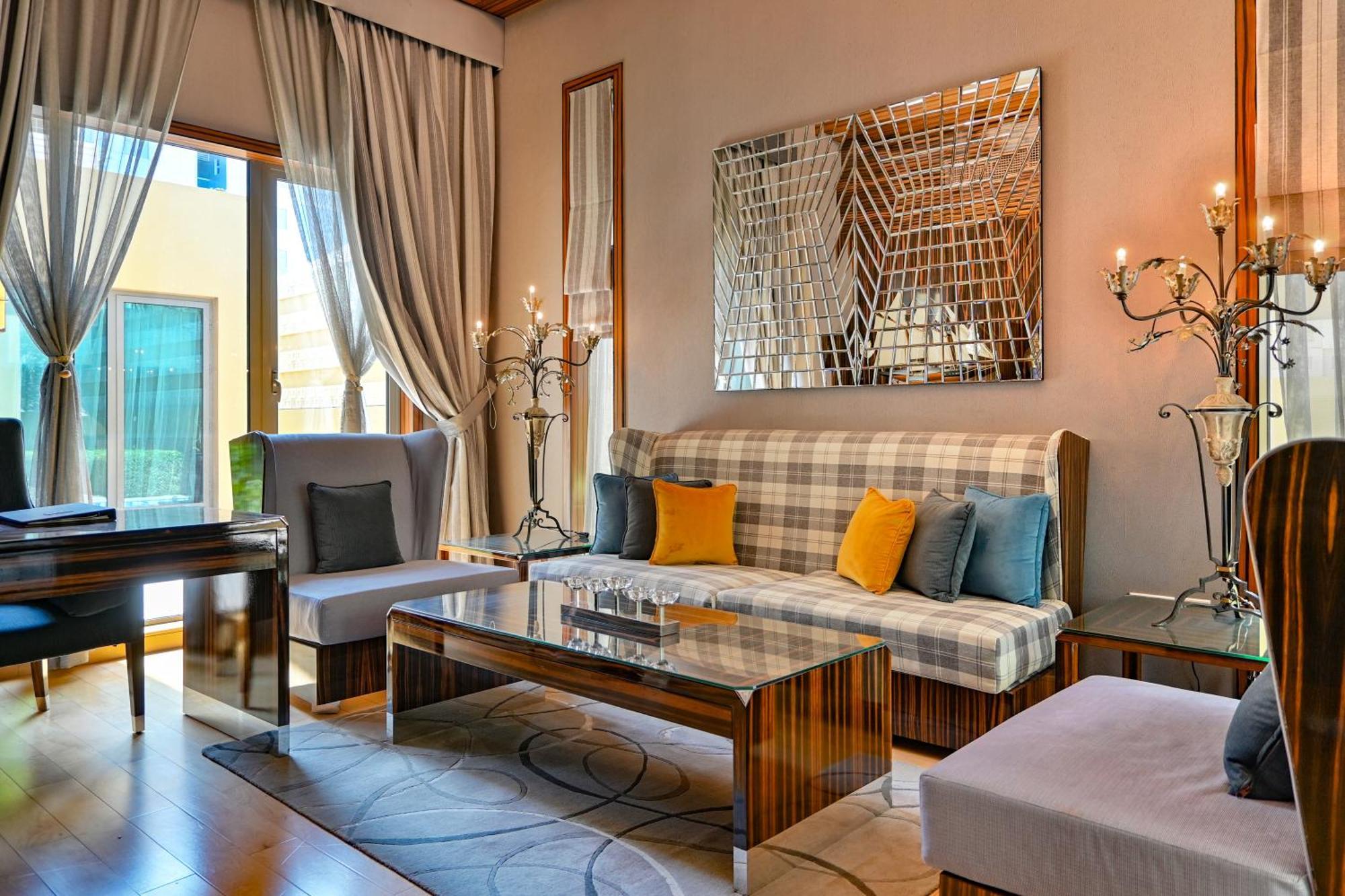 Palavra Resort Al-Manamah Bagian luar foto A living room at the hotel