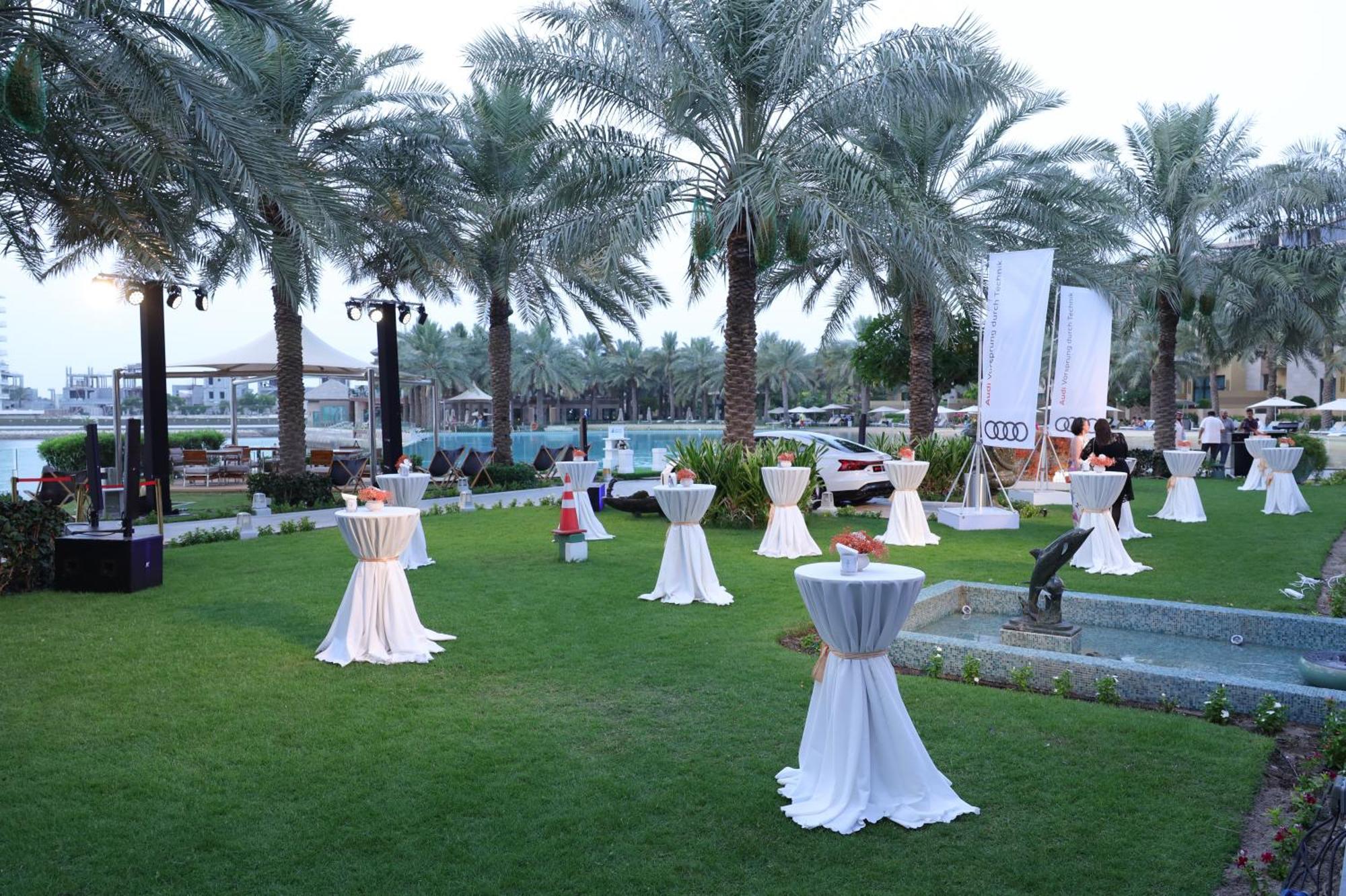 Palavra Resort Al-Manamah Bagian luar foto The lawns at the Jumeirah Creek Hotel