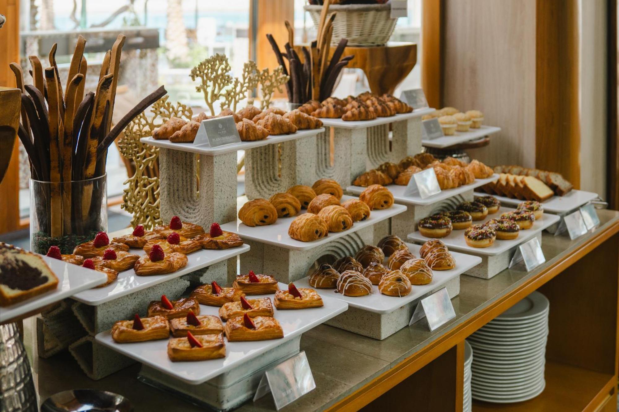 Palavra Resort Al-Manamah Bagian luar foto A selection of pastries