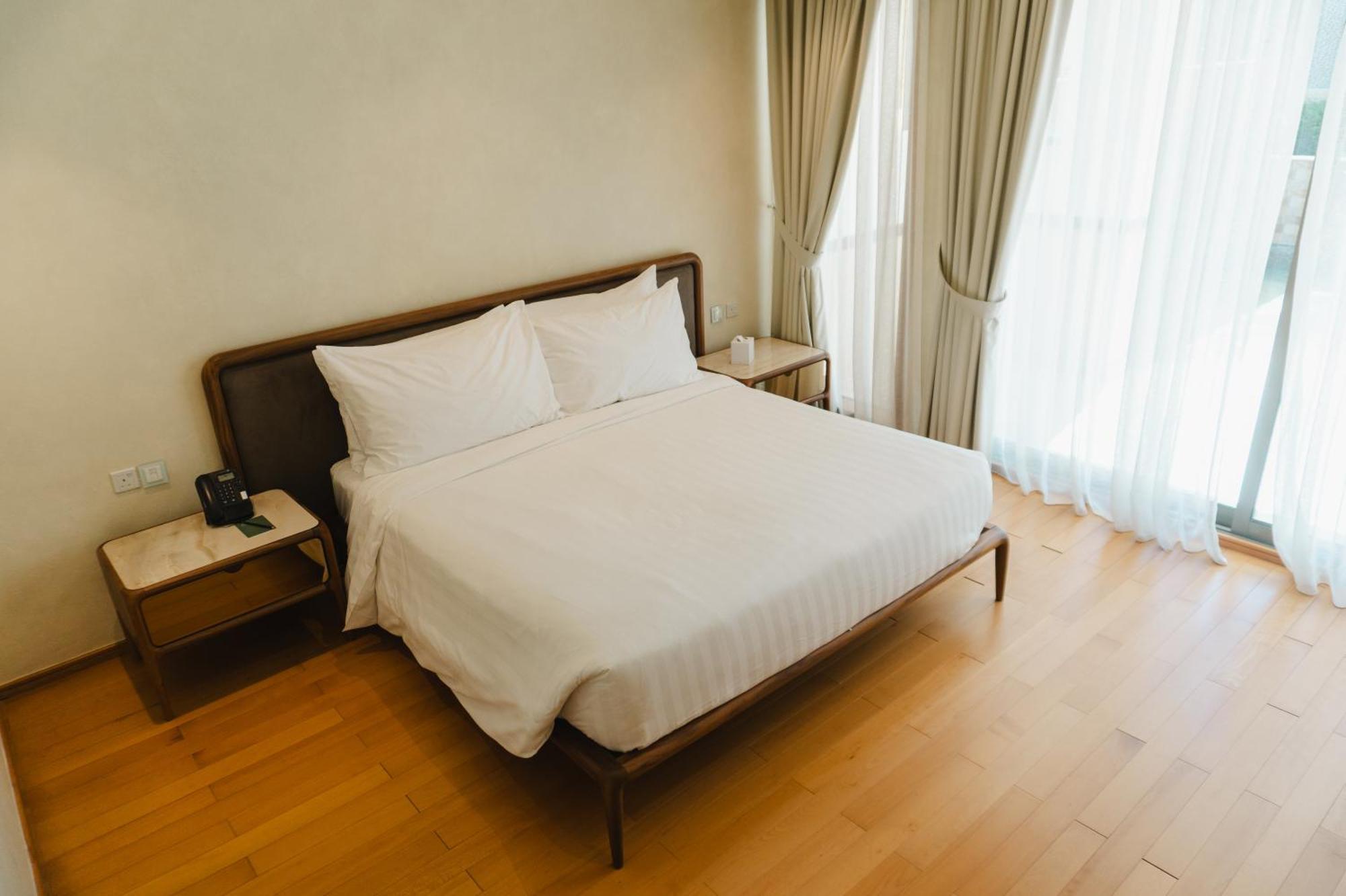 Palavra Resort Al-Manamah Bagian luar foto A bedroom in a hotel