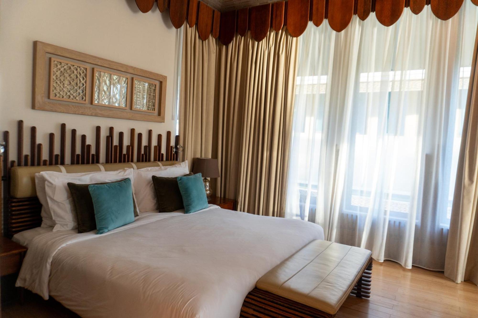 Palavra Resort Al-Manamah Bagian luar foto A bedroom at the hotel