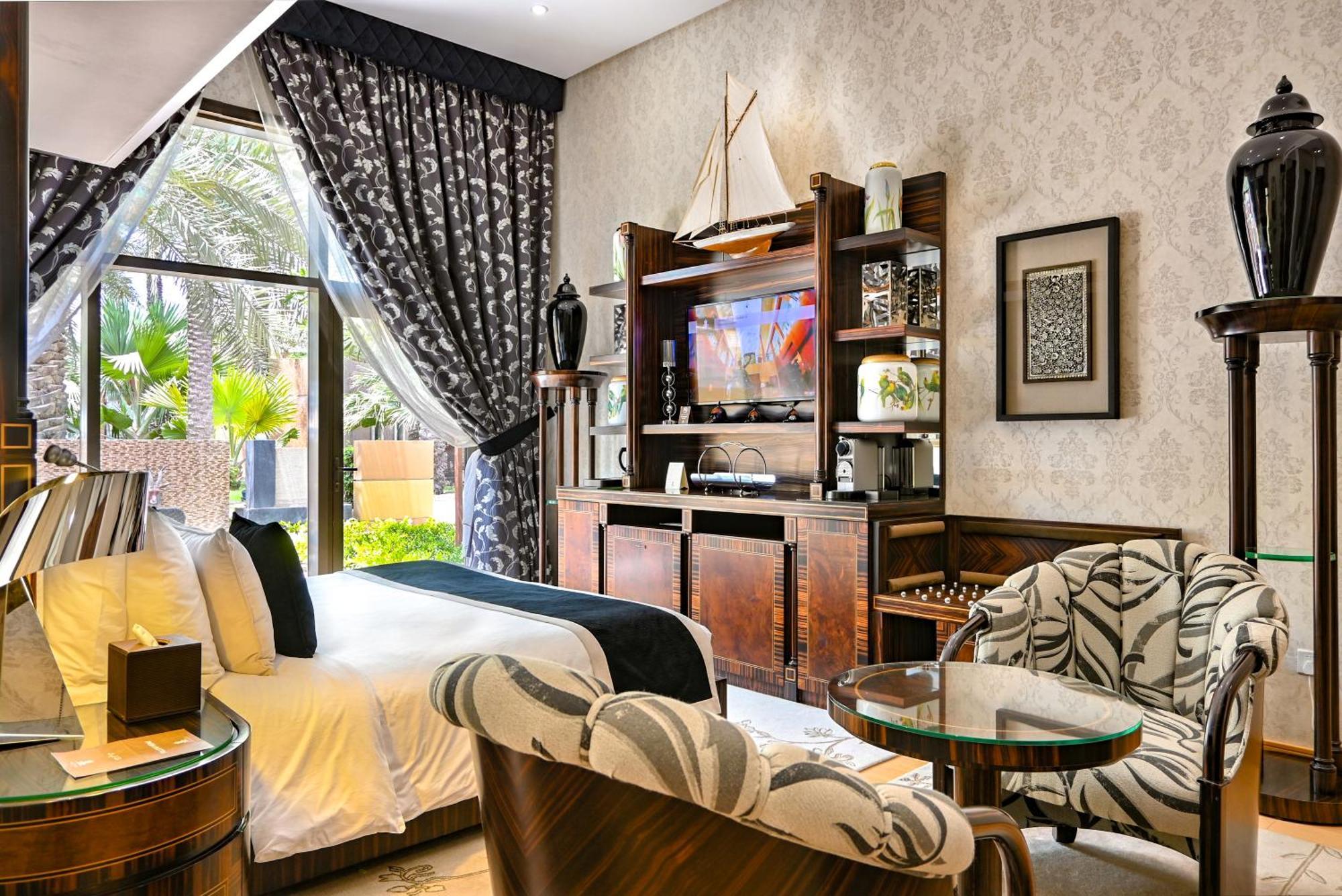 Palavra Resort Al-Manamah Bagian luar foto A room at the hotel