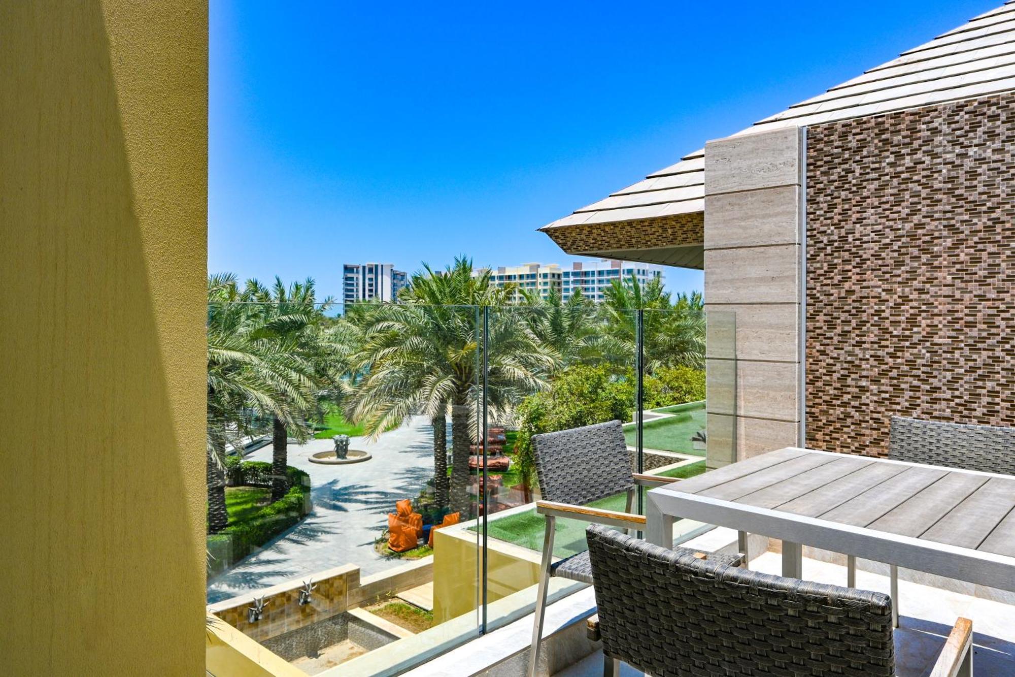 Palavra Resort Al-Manamah Bagian luar foto View from a suite