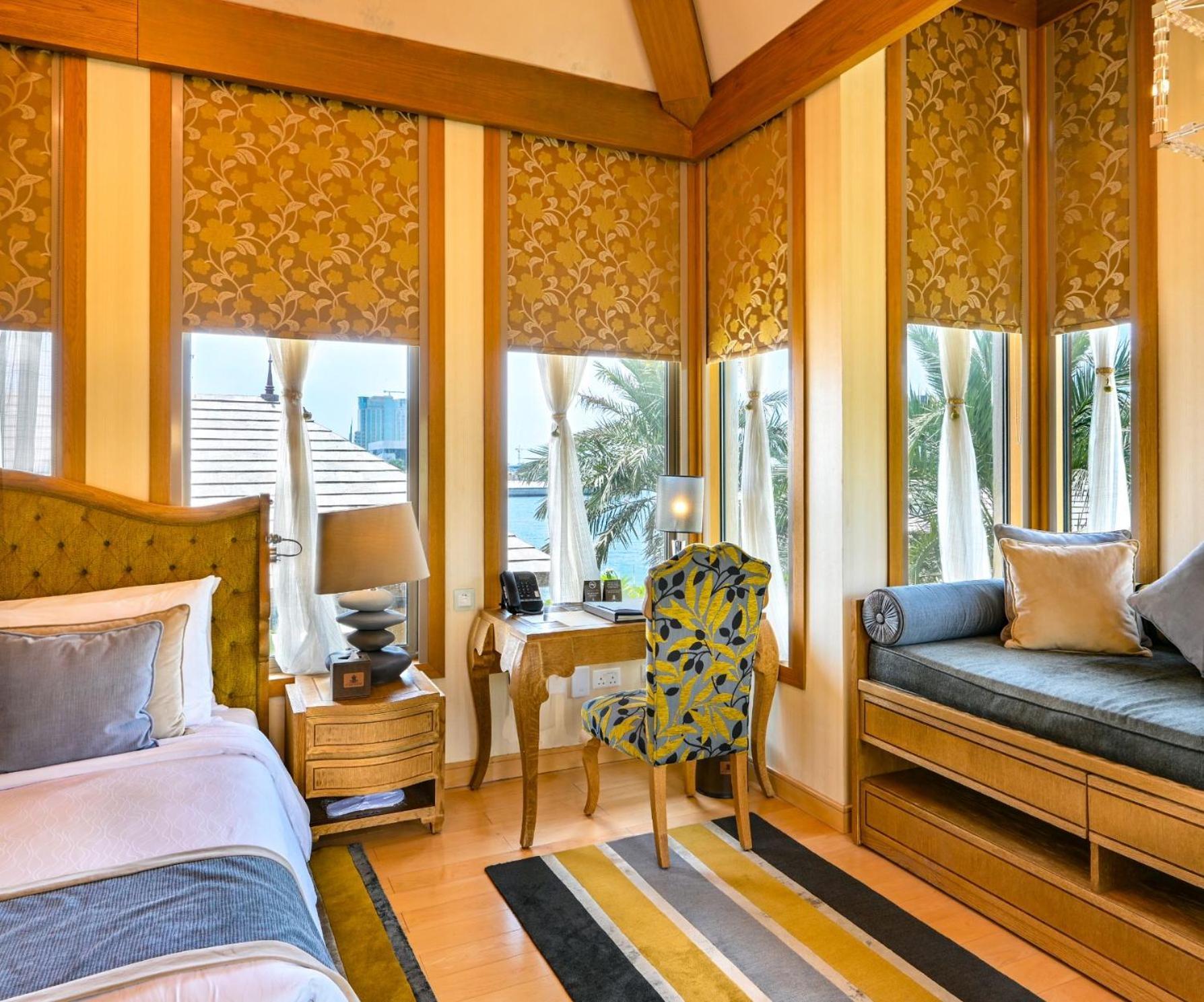 Palavra Resort Al-Manamah Bagian luar foto A room at the Oberoi Dubai