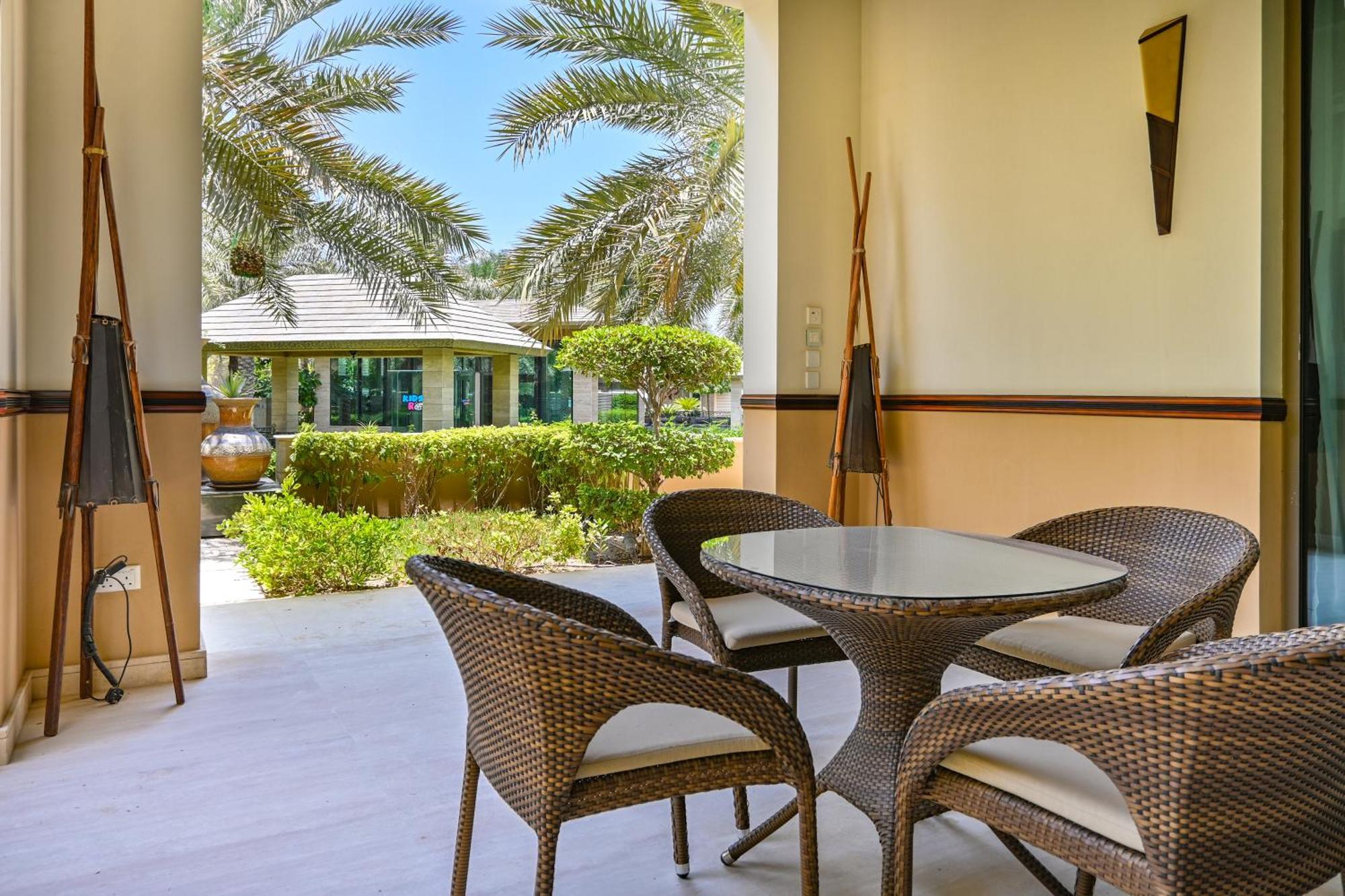 Palavra Resort Al-Manamah Bagian luar foto The Palm Beach Club