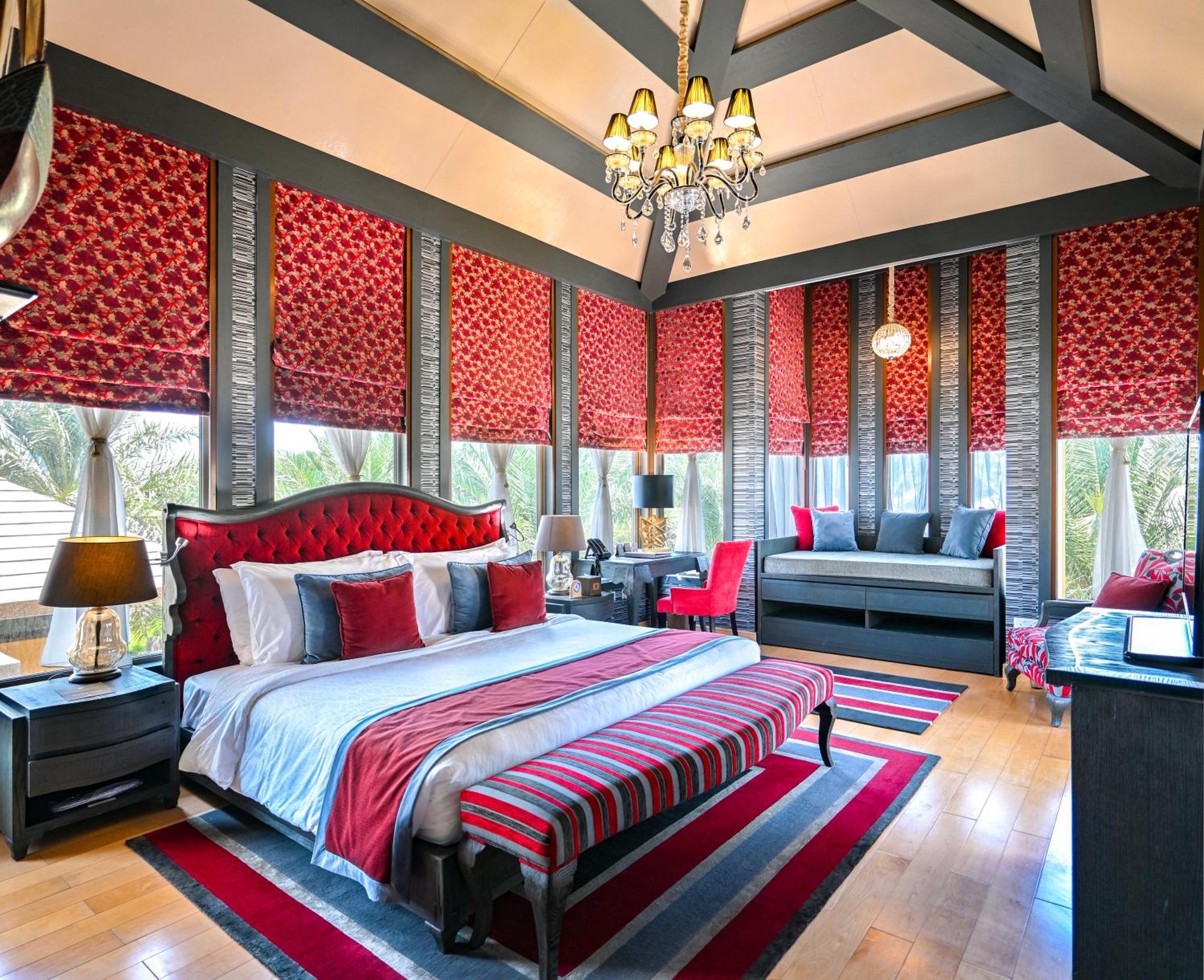 Palavra Resort Al-Manamah Bagian luar foto A bedroom at The Oberoi, Mumbai
