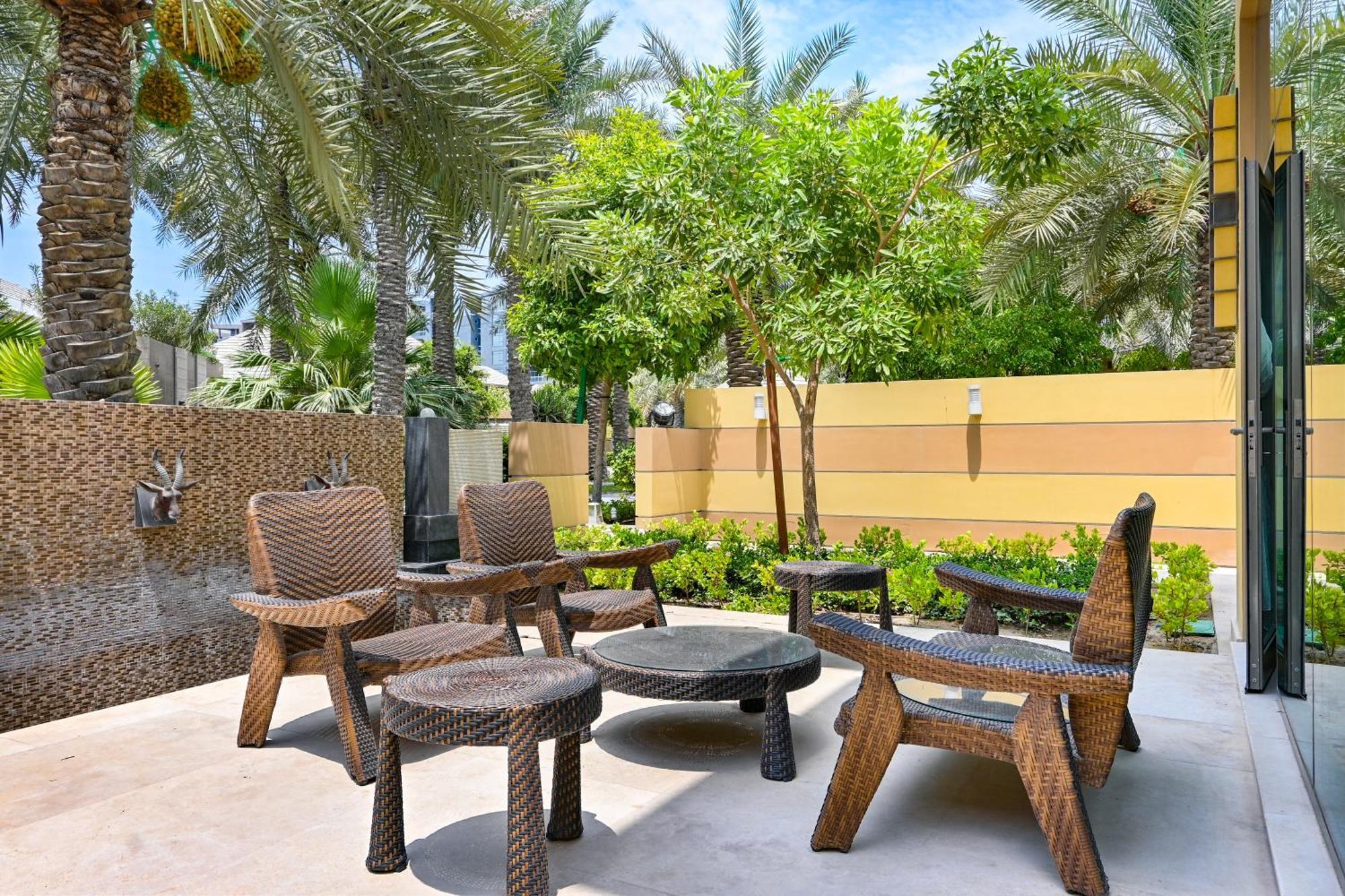 Palavra Resort Al-Manamah Bagian luar foto The Palm Beach Hotel