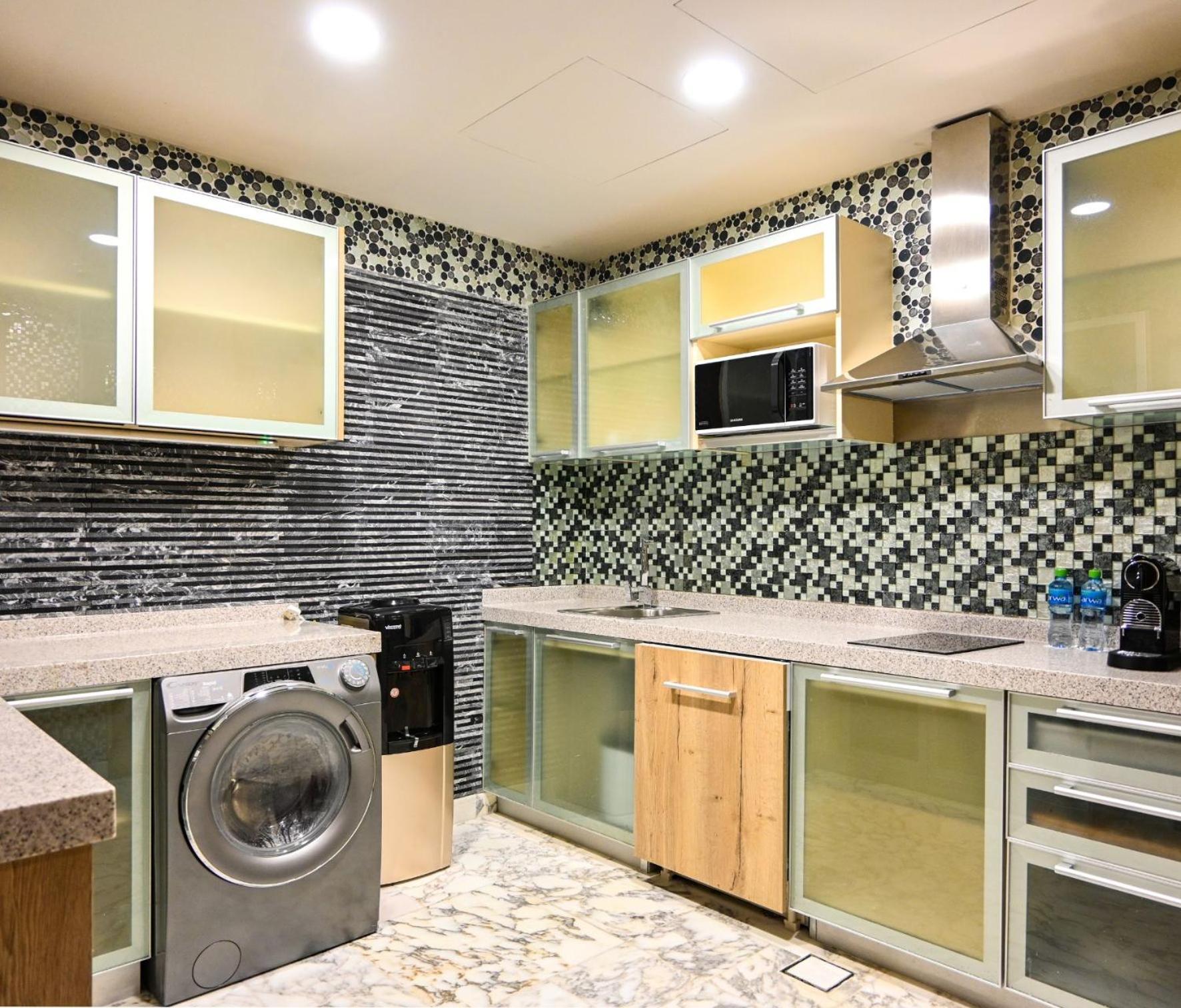 Palavra Resort Al-Manamah Bagian luar foto A modern kitchen
