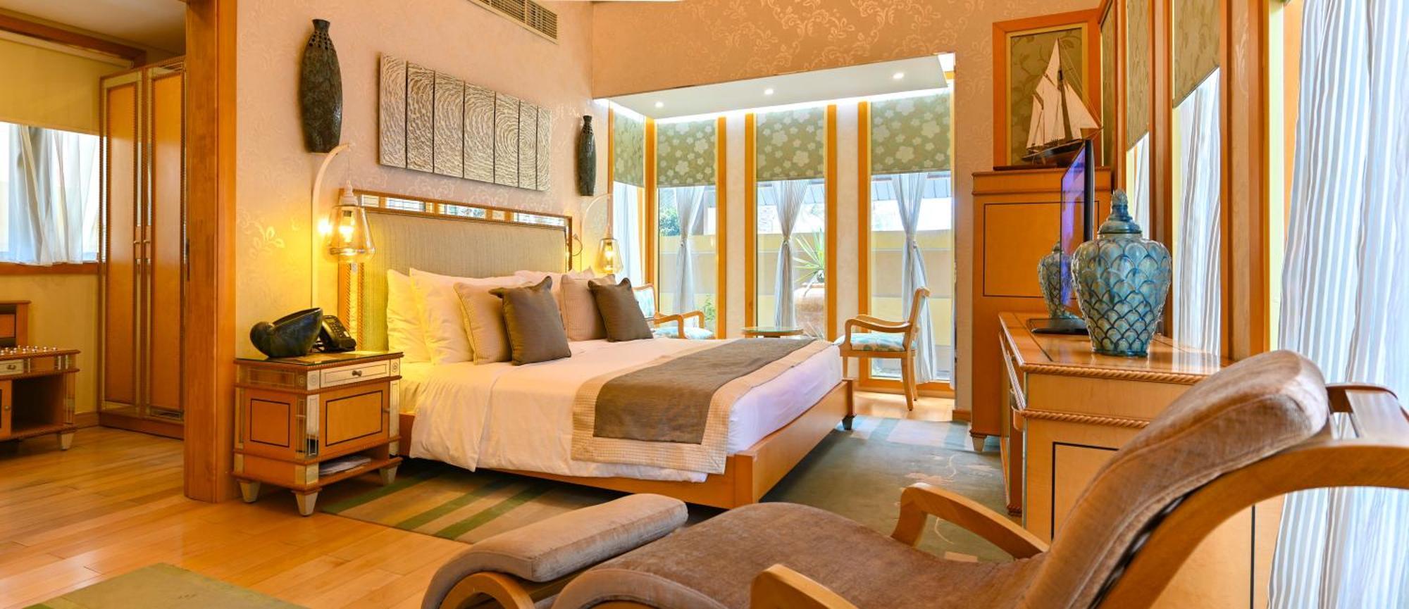 Palavra Resort Al-Manamah Bagian luar foto A bedroom at the Taj Bengal